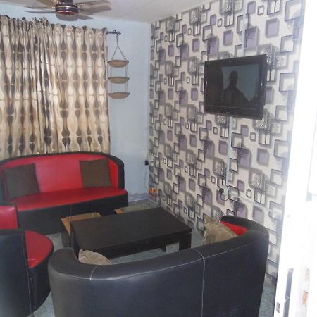 Legendary Inn & Lounge Bale Akiosi ภายนอก รูปภาพ